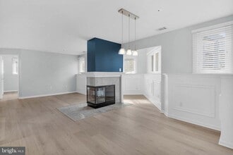 4986 Dorsey Hall Dr in Ellicott City, MD - Building Photo - Building Photo