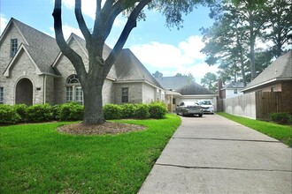 18319 Farnsfield Dr in Houston, TX - Foto de edificio - Building Photo