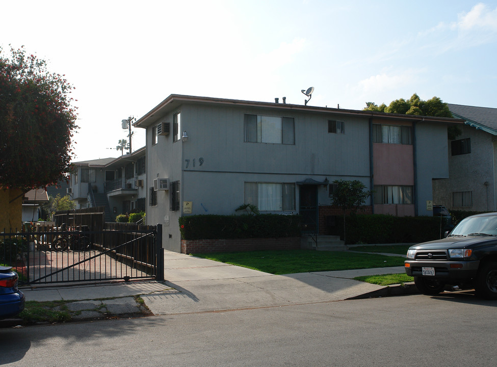 719 N Kingsley Dr in Los Angeles, CA - Building Photo