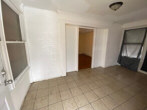 6934 Garman St, Unit 1 in Philadelphia, PA - Foto de edificio - Building Photo
