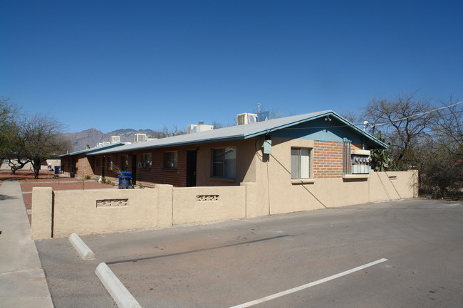 3409-3429 E Monte Vista Dr in Tucson, AZ - Building Photo - Building Photo