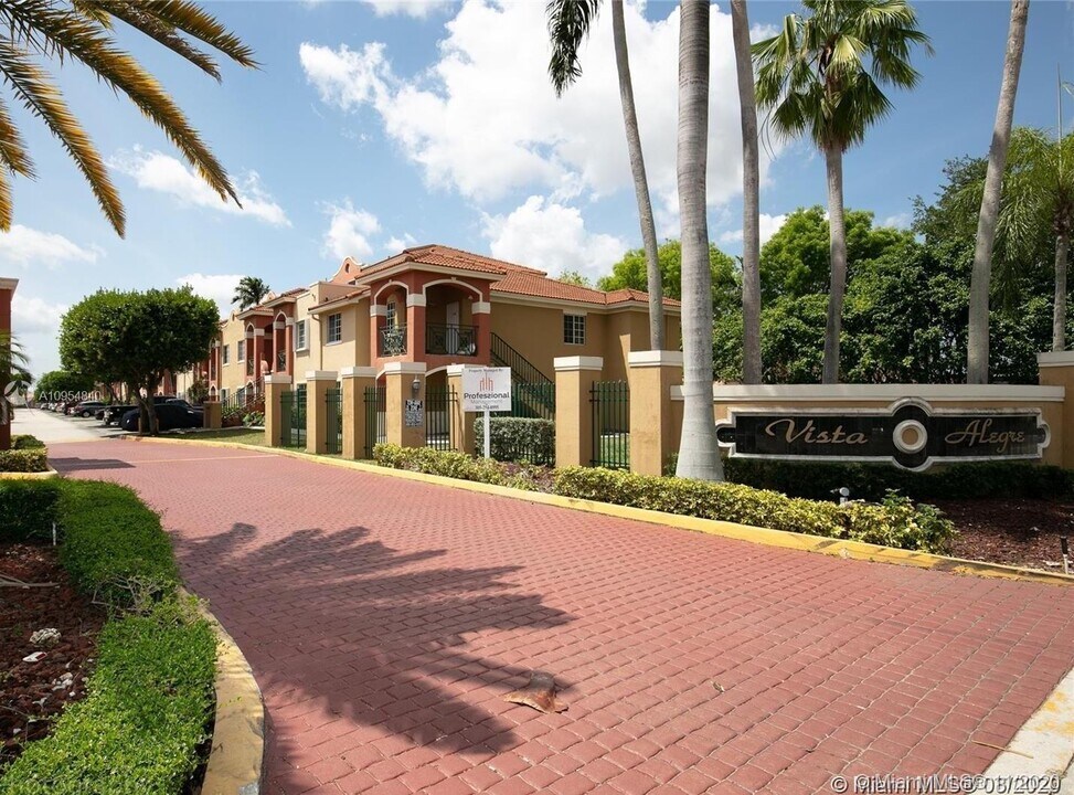 15250 SW 134th Pl-Unit -110 in Miami, FL - Building Photo