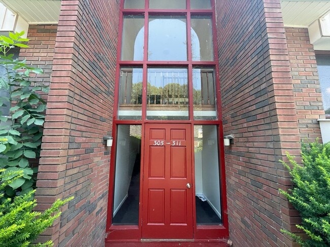 309 High Path Rd in Windsor, CT - Building Photo - Building Photo