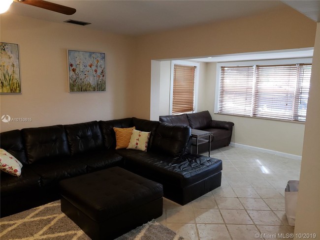 1619 Rodman St-Unit -0 in Hollywood, FL - Building Photo - Building Photo