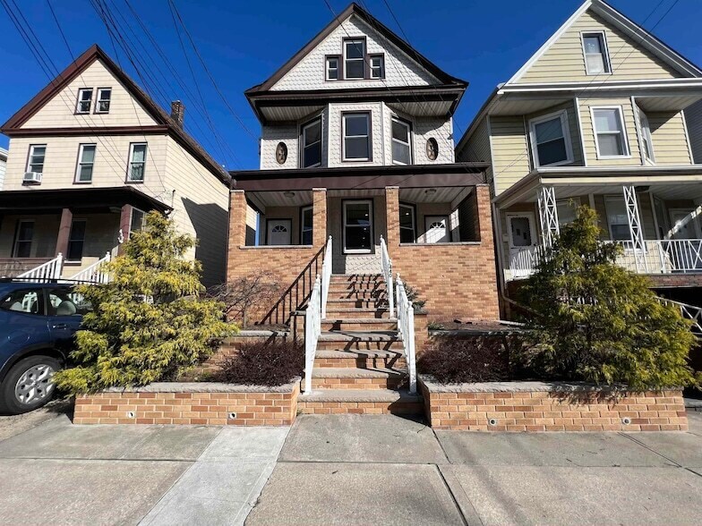 440 Ave E, Unit 2 in Bayonne, NJ - Building Photo