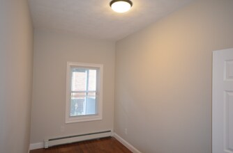 12 Chelsea St, Unit 2 in Boston, MA - Building Photo - Building Photo