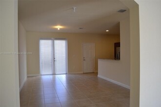 9556 SW 169th Pl in Miami, FL - Foto de edificio - Building Photo