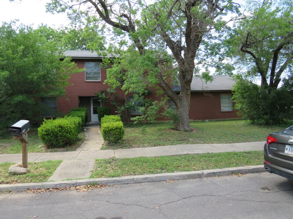 9715 Nona Kay Dr in San Antonio, TX - Building Photo