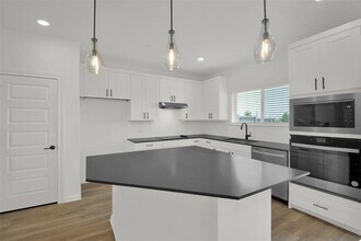 2725 Woodall Dr in Cedar Park, TX - Foto de edificio - Building Photo