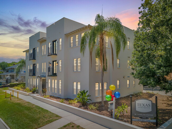 Texas Apartments in Tampa, FL - Foto de edificio - Building Photo
