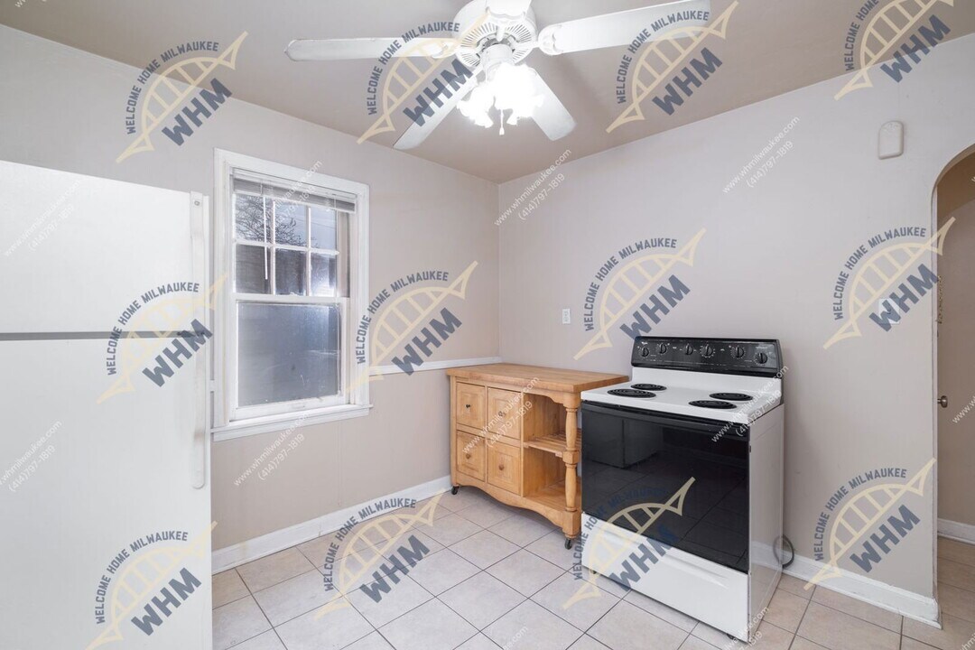 3258 S Kinnickinnic Ave in Milwaukee, WI - Building Photo