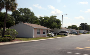 Palm Lake Village in Dunedin, FL - Building Photo - Building Photo