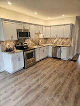 15 Warsaw Ave in Manchester, NH - Foto de edificio - Building Photo