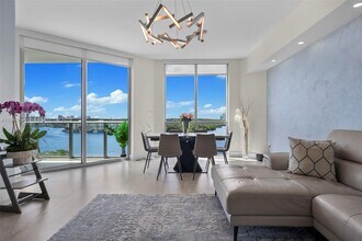 17111 Biscayne Blvd, Unit 806 in Aventura, FL - Building Photo - Building Photo