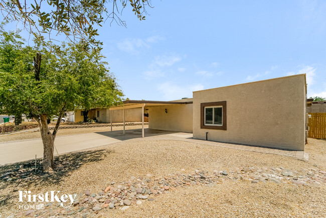 6718 N Positano Way in Tucson, AZ - Foto de edificio - Building Photo