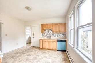 429 New Britain Ave in Hartford, CT - Building Photo - Building Photo