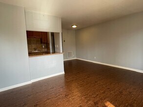 444 S Ashland Ave, Unit B-07 in Lexington, KY - Foto de edificio - Building Photo