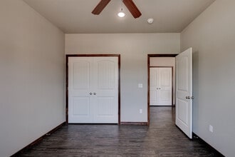 1109 Hope Dr, Unit 9A in Carthage, MO - Foto de edificio - Building Photo