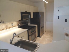 12745 Fair Briar Ln in Fairfax, VA - Building Photo - Building Photo