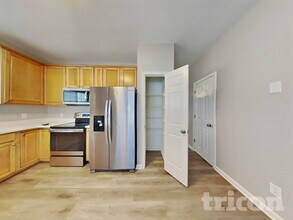 1377 Still Point Ct in Winston-Salem, NC - Foto de edificio - Building Photo