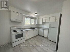 30 Kenilworth Rd in Brampton, ON - Building Photo