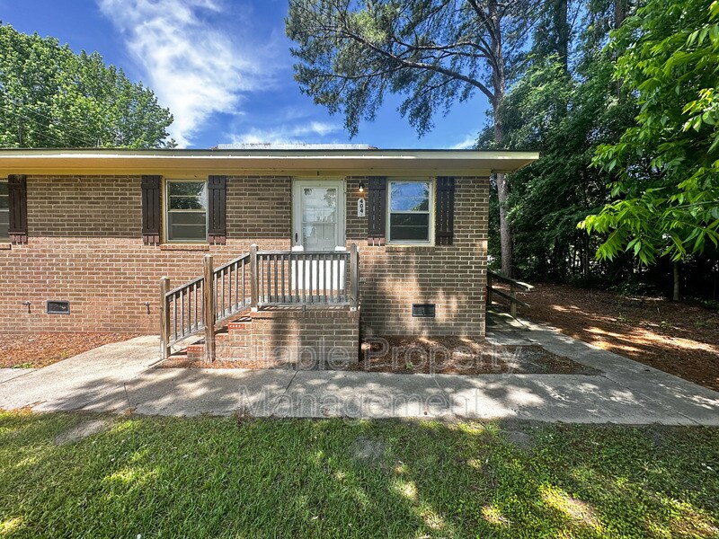 404 W 1st St in Princeton, NC - Building Photo