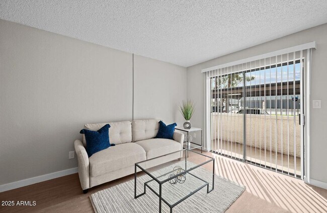 4620 W McDowell Rd in Phoenix, AZ - Building Photo - Building Photo