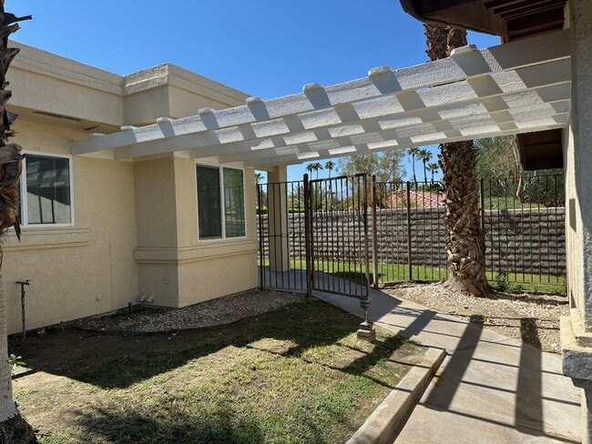 79041 Avenue 42, Unit A in Bermuda Dunes, CA - Foto de edificio - Building Photo