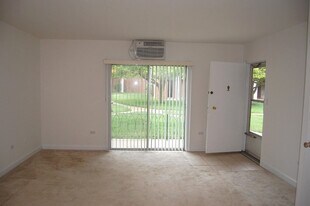 140 E Lake St in Elmhurst, IL - Building Photo