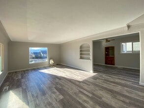 300 E Lake St in Mount Shasta, CA - Building Photo - Building Photo