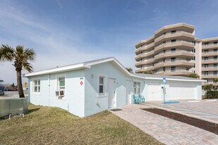 3633 S Atlantic Ave in Daytona Beach Shores, FL - Building Photo