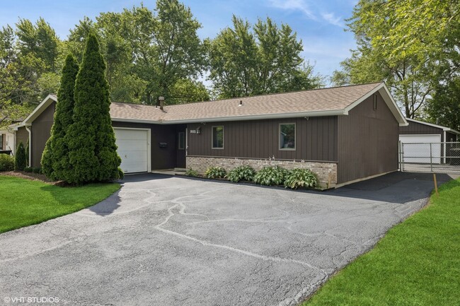 985 Heartwood Ln