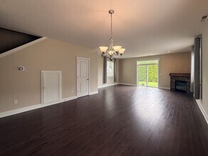 1385 Glacier View St SE in Salem, OR - Building Photo - Building Photo