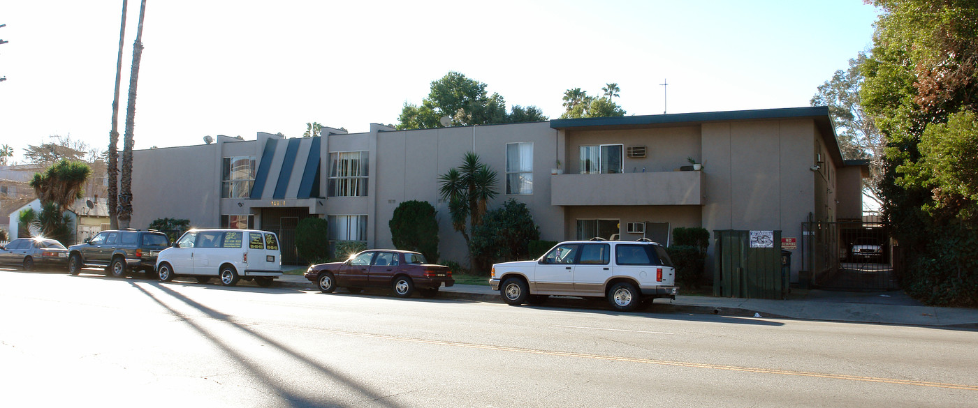 14814 Vanowen St in Van Nuys, CA - Building Photo