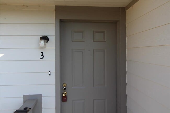 property at 316 Falcon Ct