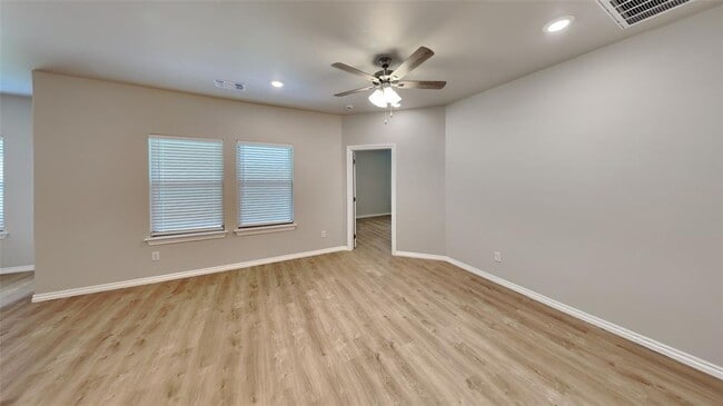 6941 Labelle Dr in Warr Acres, OK - Building Photo - Building Photo