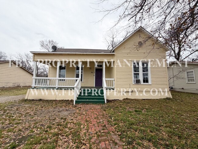 741 W Park Ave in Corsicana, TX - Building Photo - Building Photo