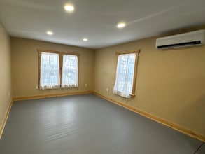 38 Main St in Jay, ME - Foto de edificio - Building Photo