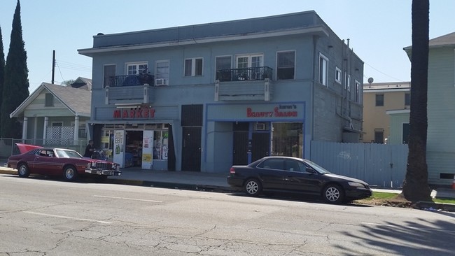 406 E 7th St in Long Beach, CA - Foto de edificio - Building Photo