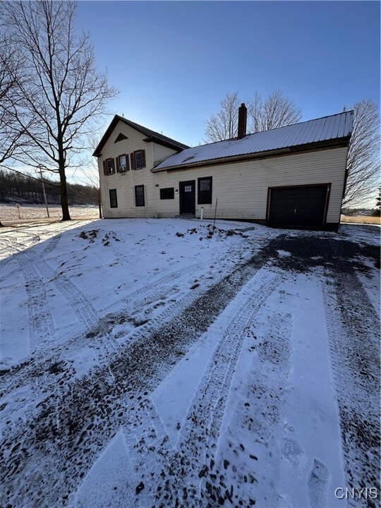 3335 Ingalls Corners Rd in Canastota, NY - Building Photo