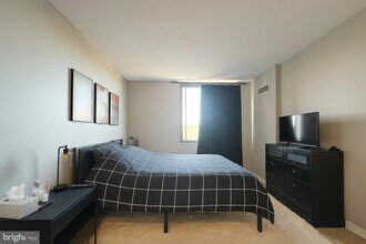 5500 Holmes Run Pkwy, Unit 918 in Alexandria, VA - Building Photo - Building Photo