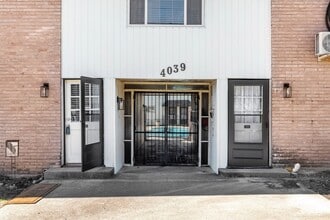 4039 Cole Ave, Unit 105 in Dallas, TX - Building Photo - Building Photo