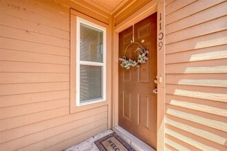 10555 Turtlewood Ct in Houston, TX - Foto de edificio - Building Photo