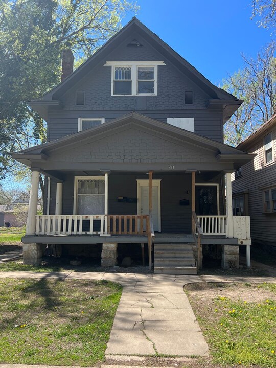 711 SW Buchanan St in Topeka, KS - Building Photo