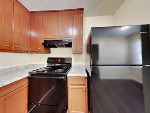 5280 Ridge Forest Dr in Stone Mountain, GA - Foto de edificio - Building Photo