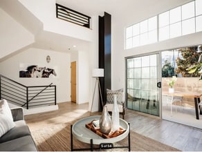 5400 Playa Vista Dr in Los Angeles, CA - Foto de edificio - Building Photo