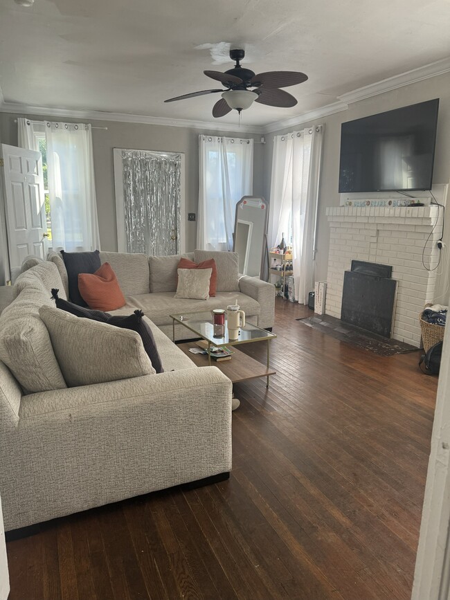 1823 Devine St in Columbia, SC - Building Photo - Building Photo