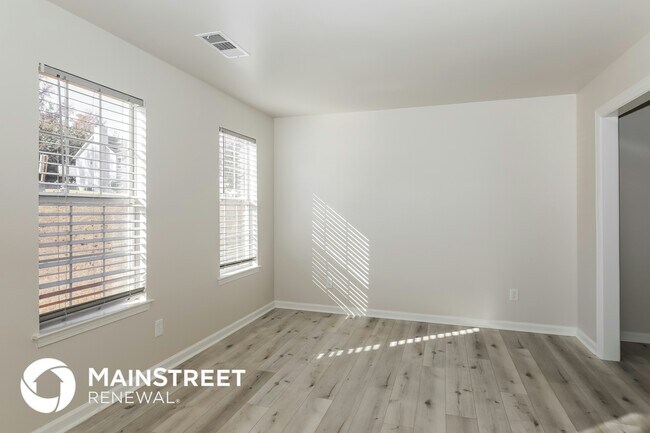 1055 Field View Dr in Mcdonough, GA - Foto de edificio - Building Photo