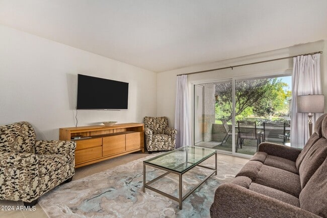 8649 E Royal Palm Rd in Scottsdale, AZ - Foto de edificio - Building Photo