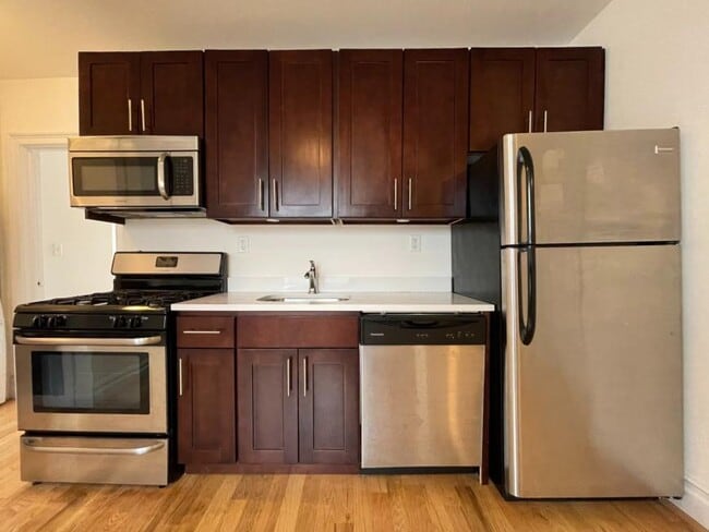 23-5 30th Ave. in Astoria, NY - Foto de edificio - Building Photo